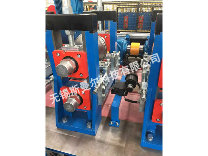 腳踏板設(shè)備成型部分