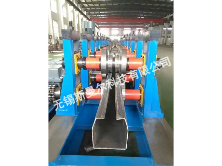 門吊軌成型機